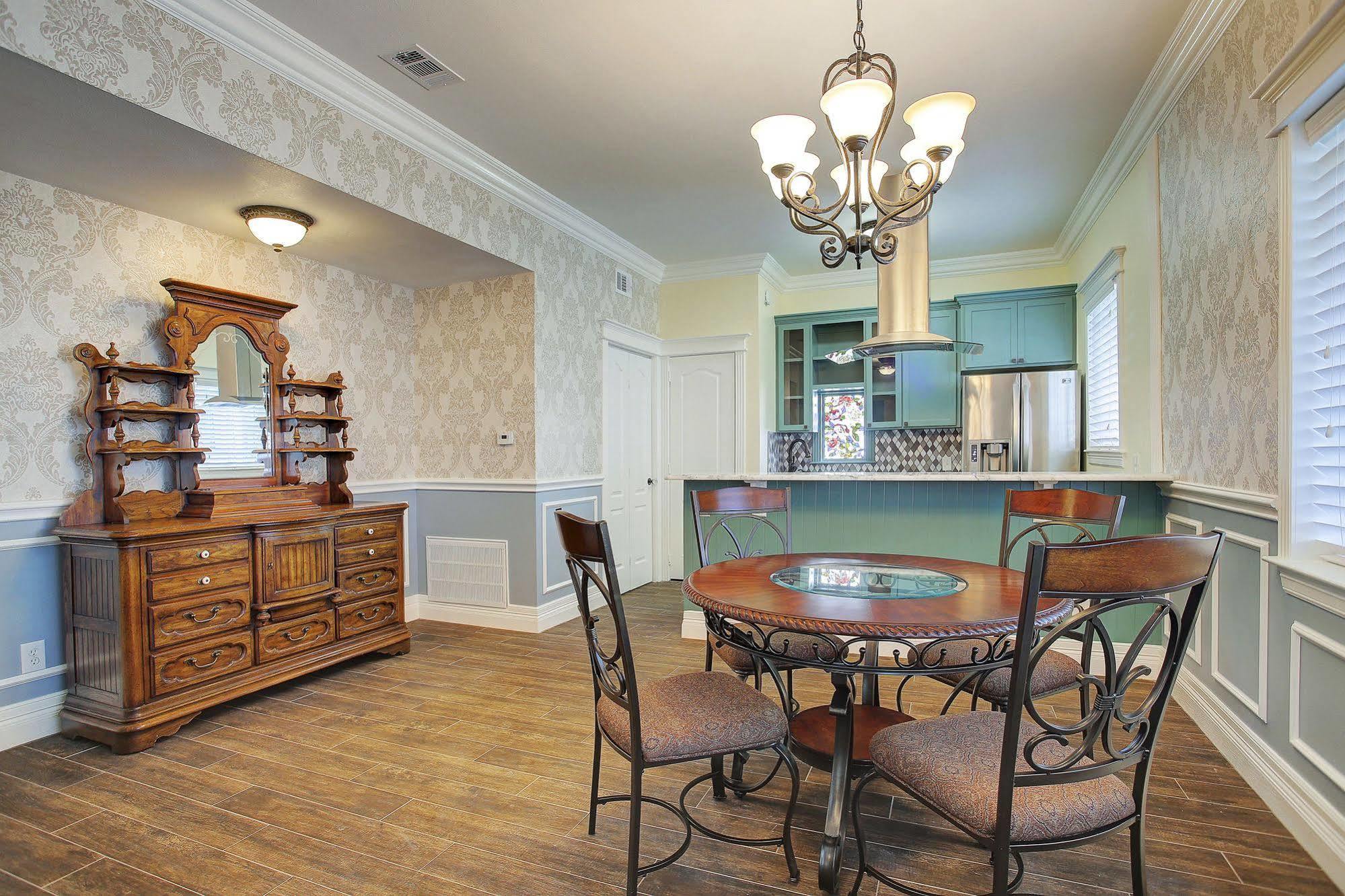 Sara's On The Boulevard Bed & Breakfast