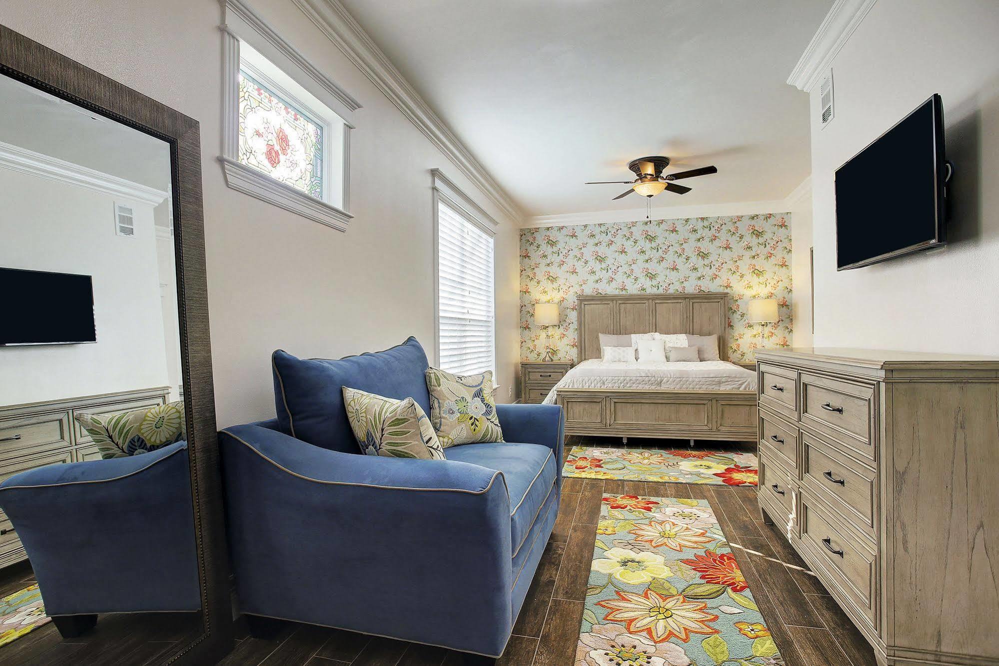 Sara's On The Boulevard Bed & Breakfast