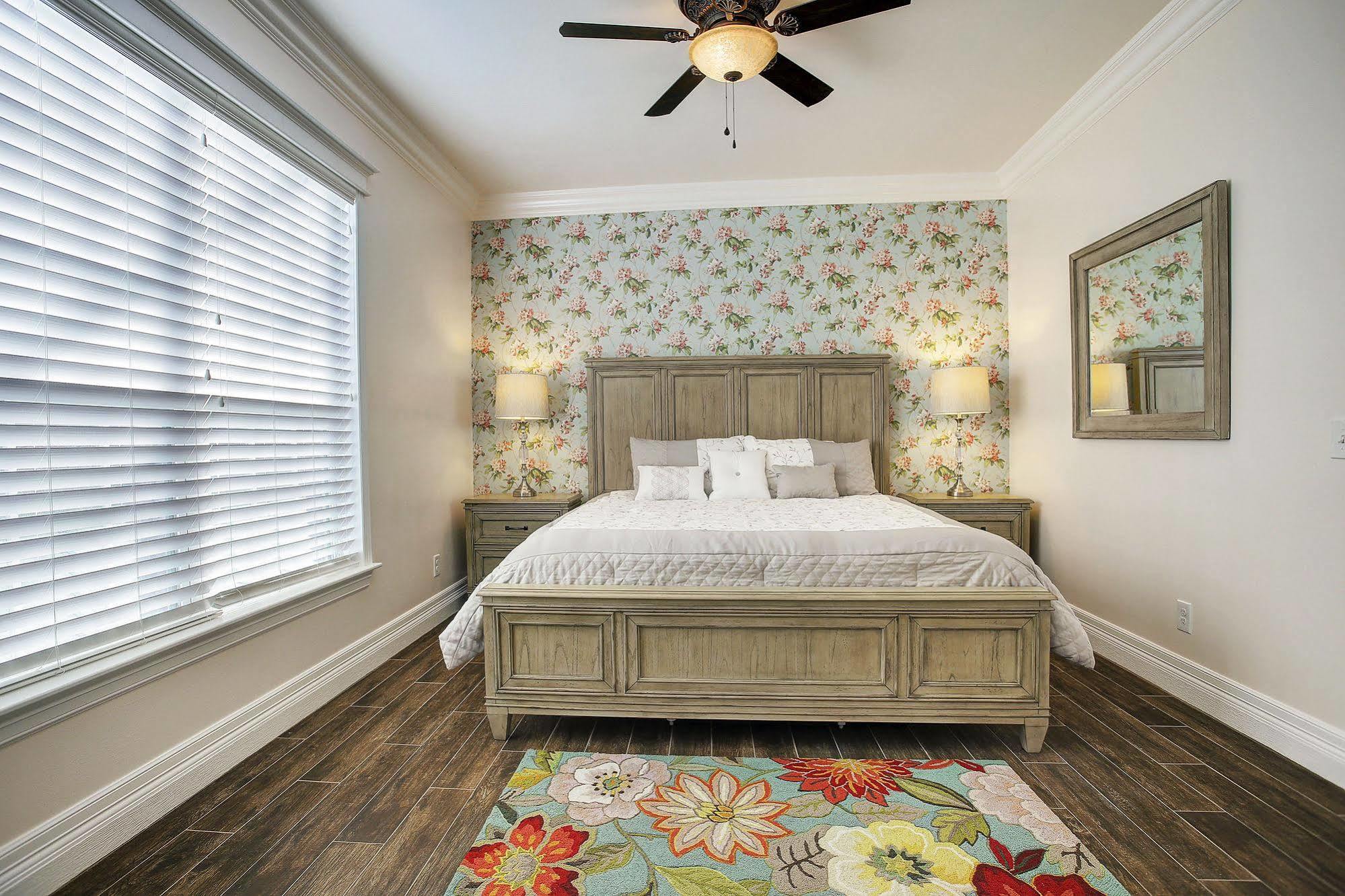 Sara's On The Boulevard Bed & Breakfast 3*
