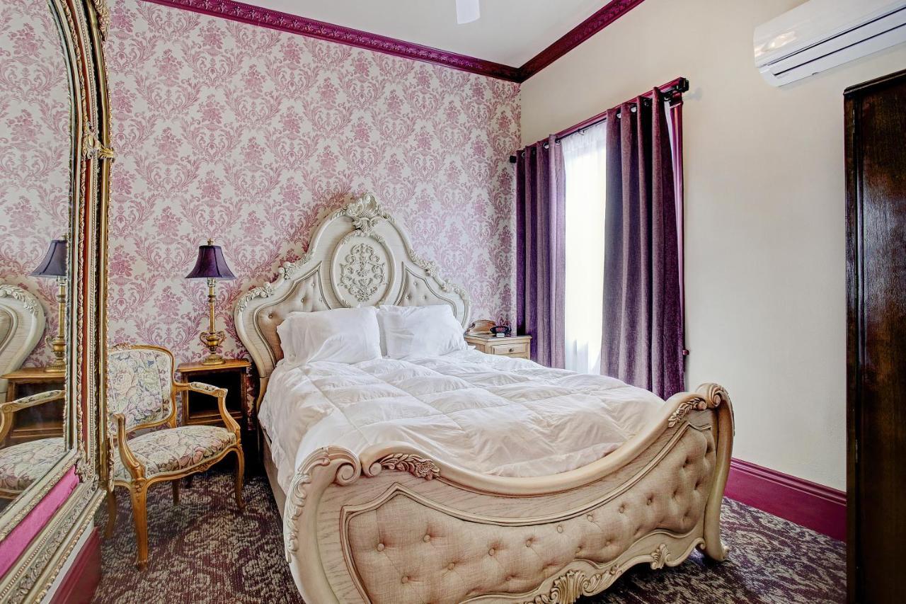 Sara's On The Boulevard Bed & Breakfast